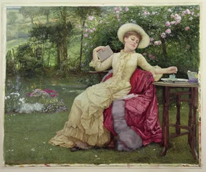 Boire du café et lire dans le jardin